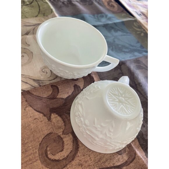 Orange Blossom And Leaf Indiana Glass Retro Milk Glass Cups - Picture 4 of 7